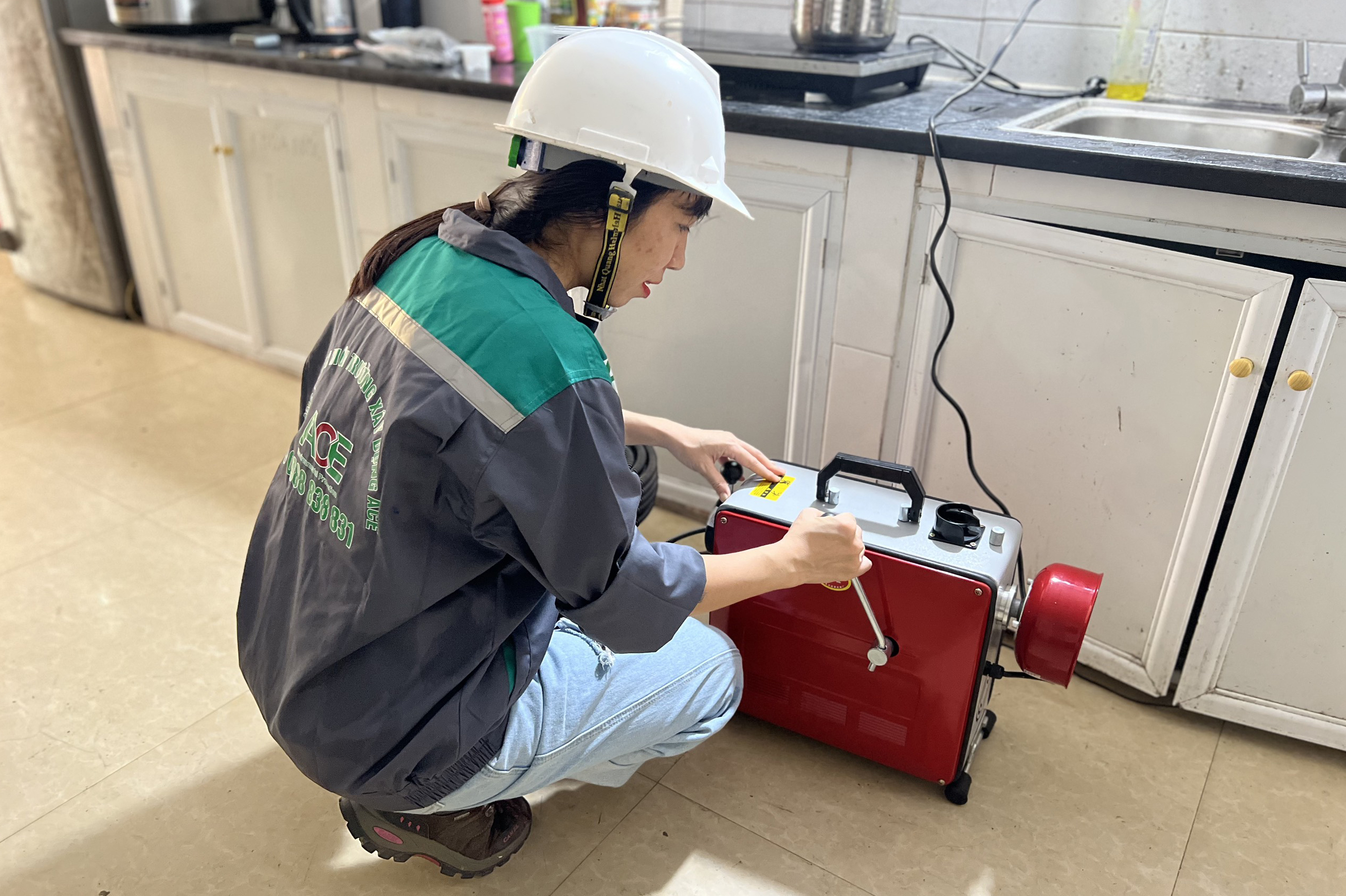 Thông tắc thoát sàn nhà tắm