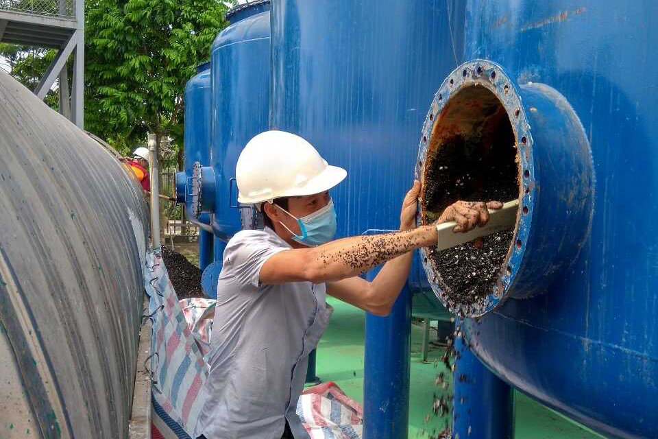 Thay Vật Liệu Hệ Thống Lọc Tổng Nhà Máy