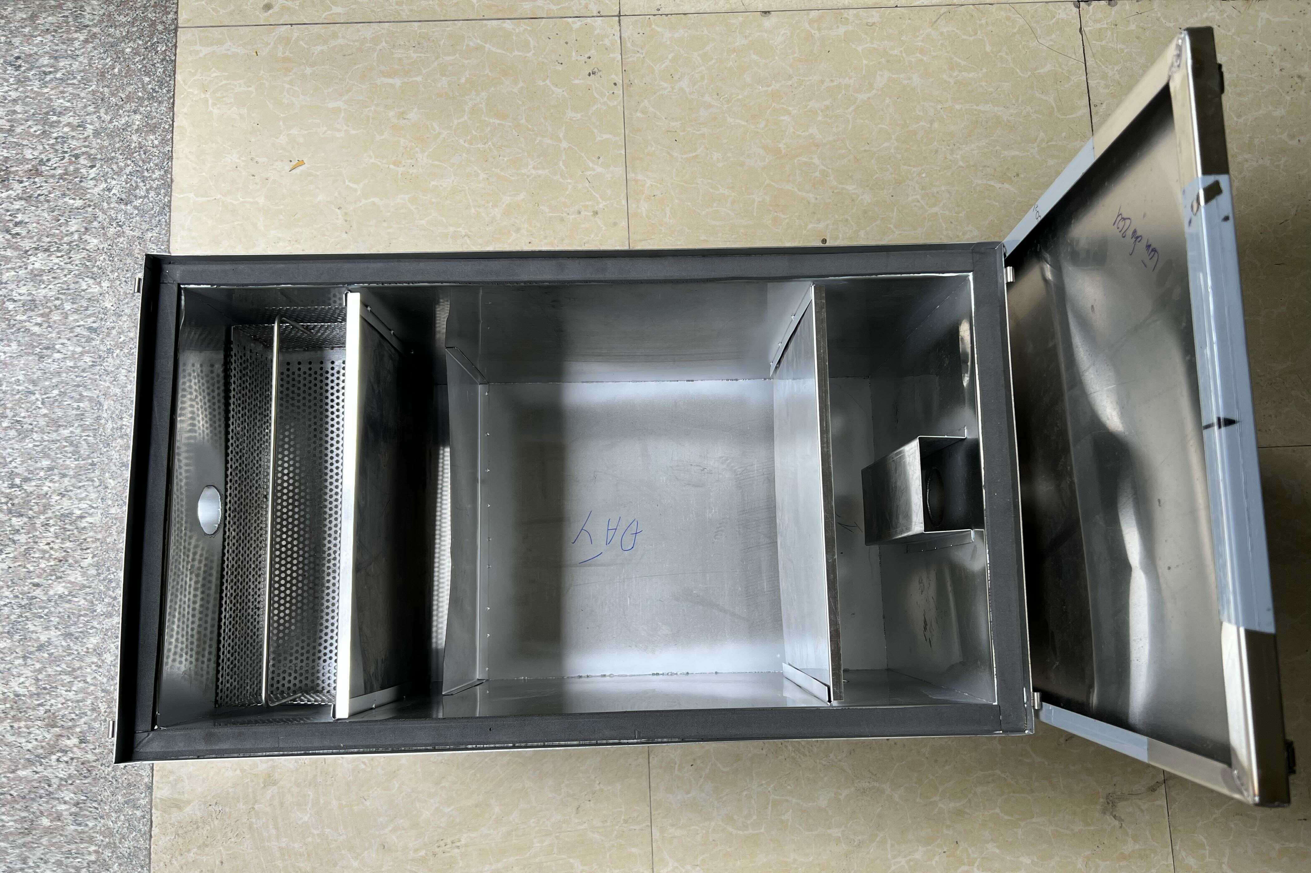  Thiết bị xử lý tách dầu mỡ nhà hàng