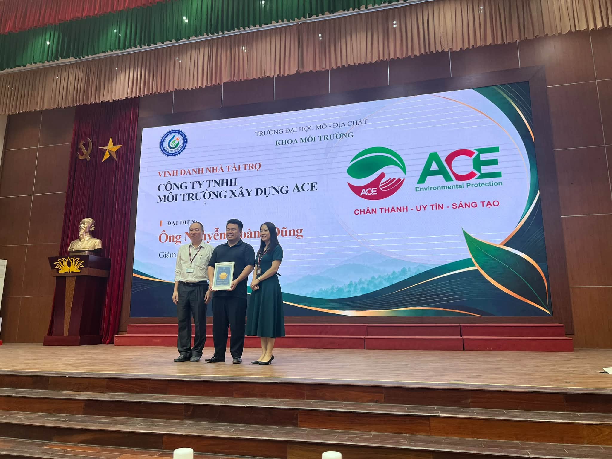ACE ĐỒNG HÀNH CÙNG TRƯỜNG ĐẠI HỌC MỎ – ĐỊA CHẤT TRONG LỄ TỔNG KẾT VÀ KHEN THƯỞNG
